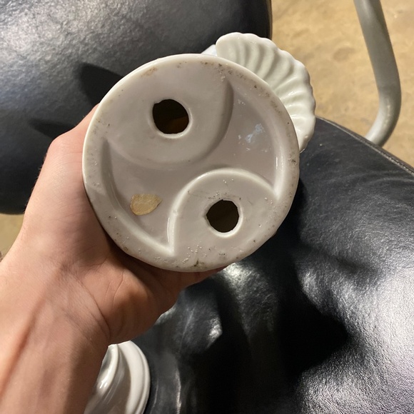 Two 9" Doves Porcelain white nice set of birds - Picture 7 of 9